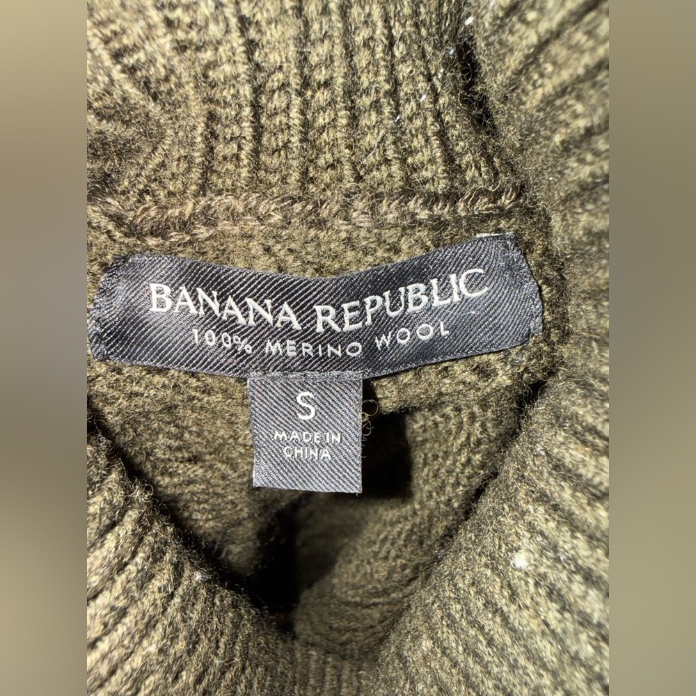 Banana Republic Olive Cable Knit Turtle Neck. Size small. Great Condition. - Picture 3 of 3